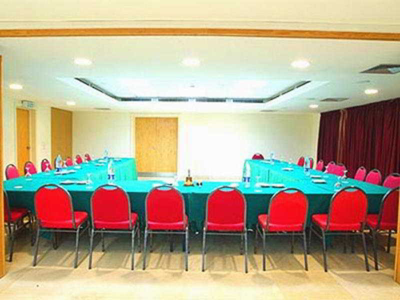 Quality Inn Tripoli Екстериор снимка