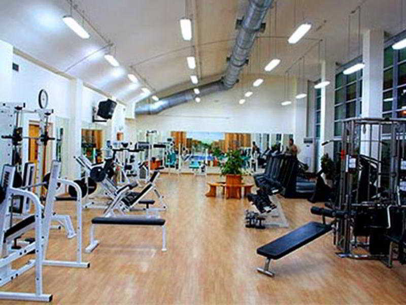 Quality Inn Tripoli Екстериор снимка