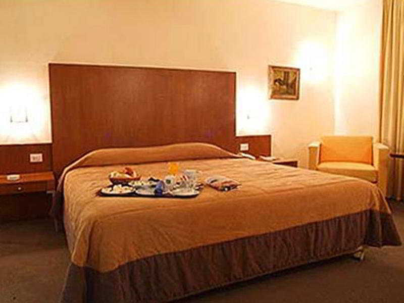 Quality Inn Tripoli Екстериор снимка